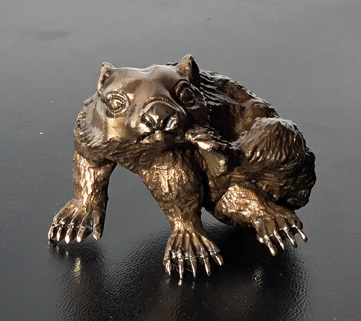WOMBAT SCRATCHING SMALL